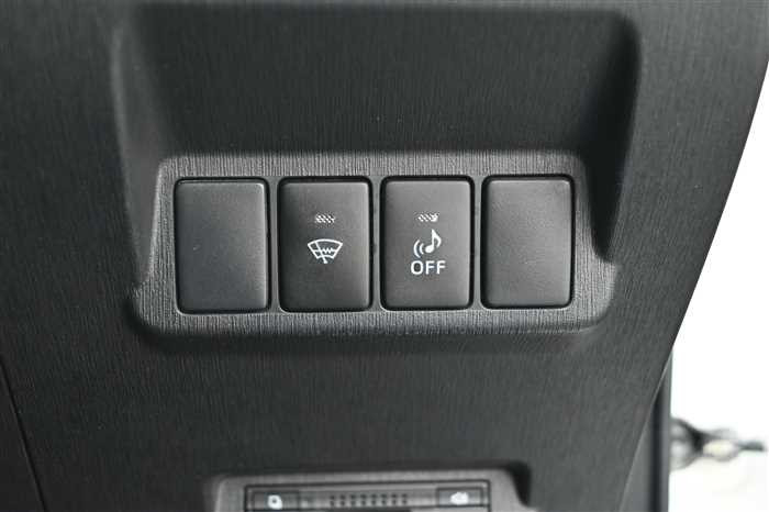 2014 Toyota Prius alpha DAA-ZVW40W (UW-69ad001022fe3)[20]