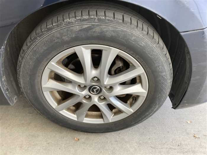 2013 Mazda Axela DBA-BM5FP (UW-69b279360c6a1)[7]