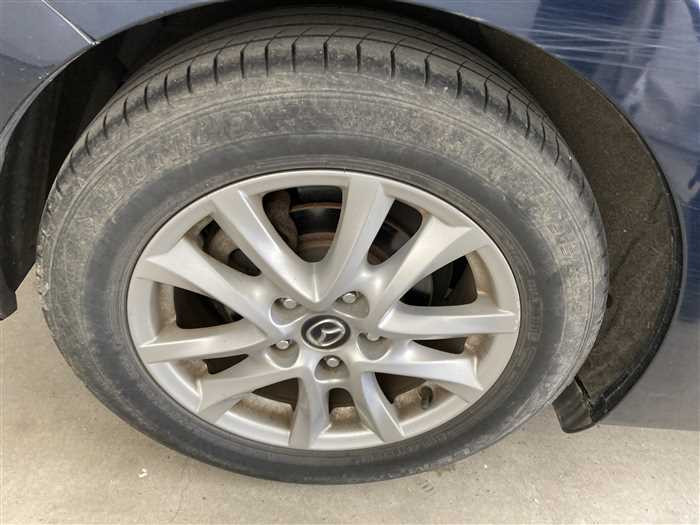 2013 Mazda Axela DBA-BM5FP (UW-69b279360c6a1)[8]