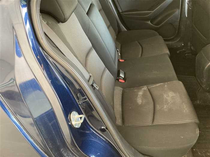 2013 Mazda Axela DBA-BM5FP (UW-69b279360c6a1)[10]