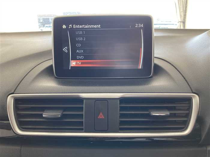 2013 Mazda Axela DBA-BM5FP (UW-69b279360c6a1)[22]