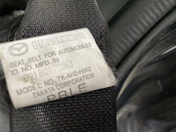 2013 Mazda Axela DBA-BM5FP (UW-69b279360c6a1)[25]