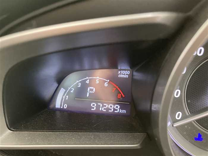 2013 Mazda Axela DBA-BM5FP (UW-69b279360c6a1)[26]