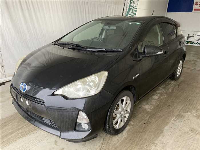 2013 Toyota Aqua DAA-NHP10