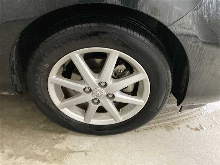 2013 Toyota Aqua DAA-NHP10 (UW-69ad00159c405)[7]