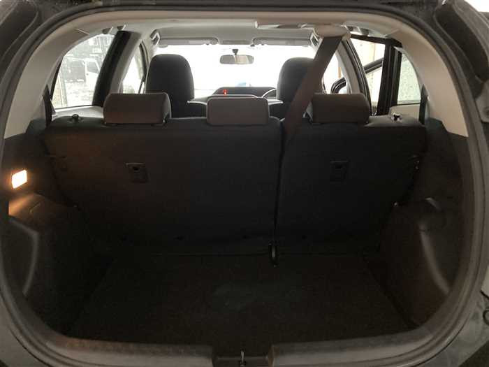 2013 Toyota Aqua DAA-NHP10 (UW-69ad00159c405)[11]