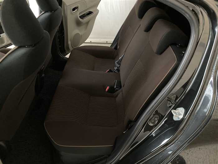 2013 Toyota Aqua DAA-NHP10 (UW-69ad00159c405)[13]