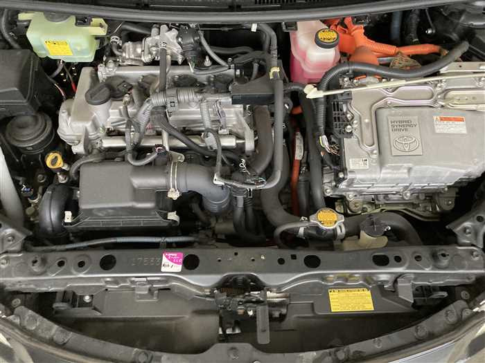 2013 Toyota Aqua DAA-NHP10 (UW-69ad00159c405)[22]