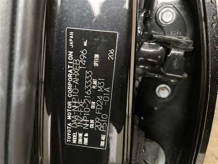 2013 Toyota Aqua DAA-NHP10 (UW-69ad00159c405)[23]