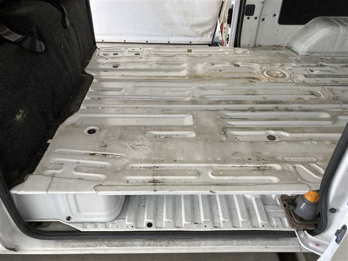 2021 Nissan NV350 Caravan LDF-VW2E26 (UW-69ad0018049ff)[12]