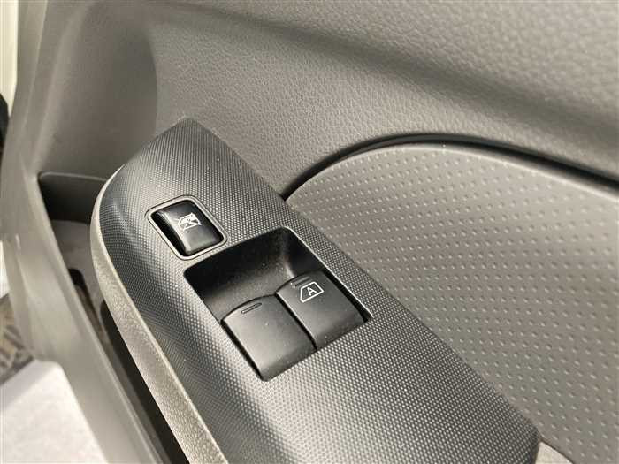 2021 Nissan NV350 Caravan LDF-VW2E26 (UW-69ad0018049ff)[17]