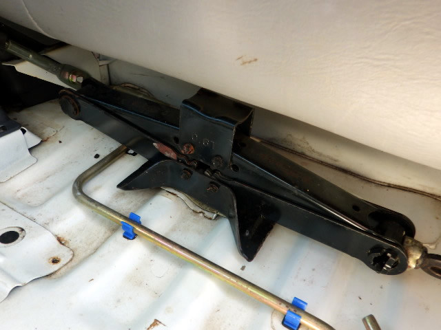 2000 Subaru Sambar TT2 (UW-69b923347a07a)[18]