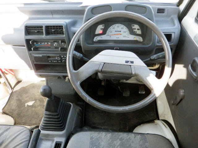 1994 Mitsubishi Minicab Truck U42T (UW-69b3cd4dc599c)[4]