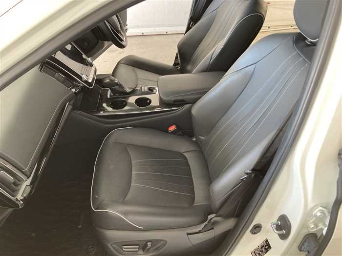 2020 Toyota Crown Hybrid 6AA-AZSH20 (UW-69acffff70f66)[14]