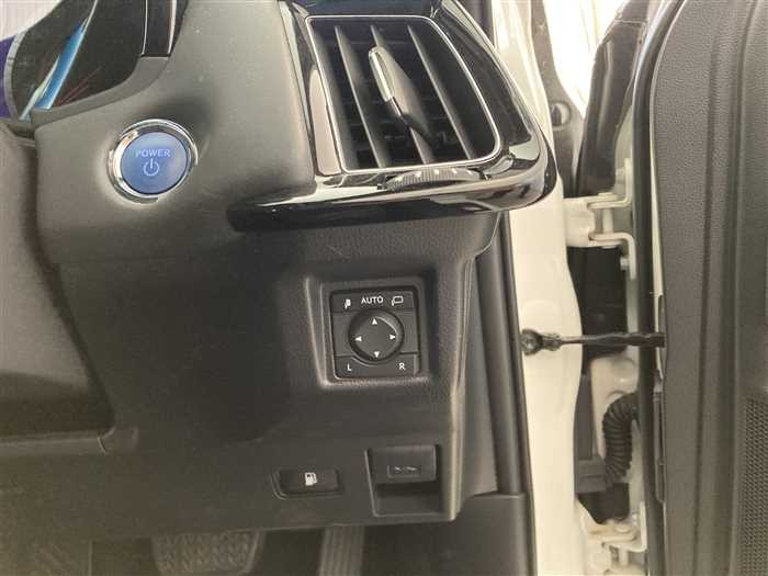 2020 Toyota Crown Hybrid 6AA-AZSH20 (UW-69acffff70f66)[17]