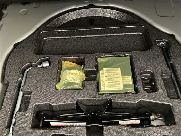 2021 Toyota Corolla Sedan 3BA-ZRE212 (UW-69acffff9f66e)[12]