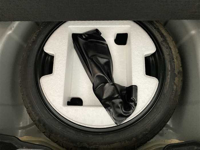 2021 Toyota Yaris 5BA-KSP210 (UW-69ad0003e9662)[12]