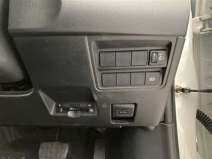 2021 Toyota Yaris 5BA-KSP210 (UW-69ad00042cf6d)[17]