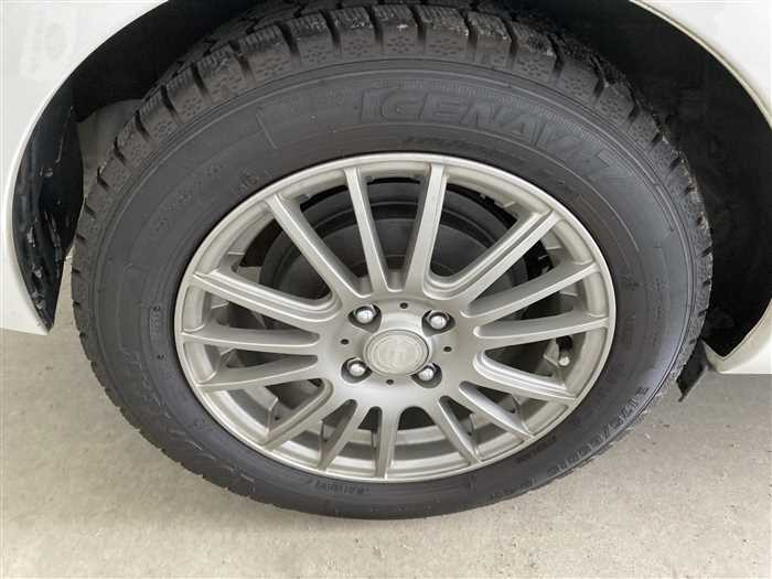 2015 Toyota Aqua DAA-NHP10 (UW-69ad00045fe1b)[8]