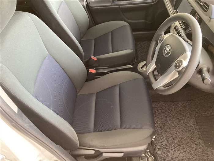 2015 Toyota Aqua DAA-NHP10 (UW-69ad00045fe1b)[9]