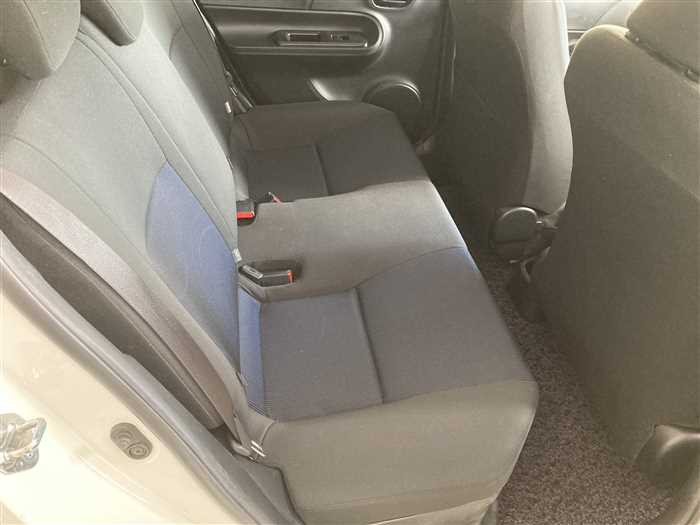 2015 Toyota Aqua DAA-NHP10 (UW-69ad00045fe1b)[10]