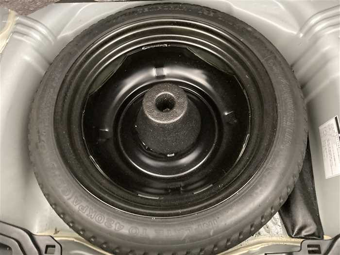 2015 Toyota Aqua DAA-NHP10 (UW-69ad00045fe1b)[12]