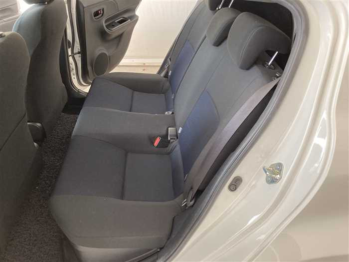 2015 Toyota Aqua DAA-NHP10 (UW-69ad00045fe1b)[13]