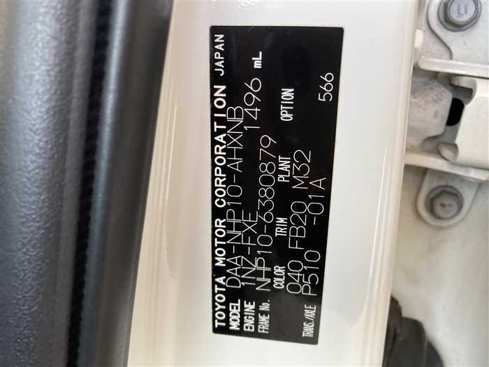 2015 Toyota Aqua DAA-NHP10 (UW-69ad00045fe1b)[25]