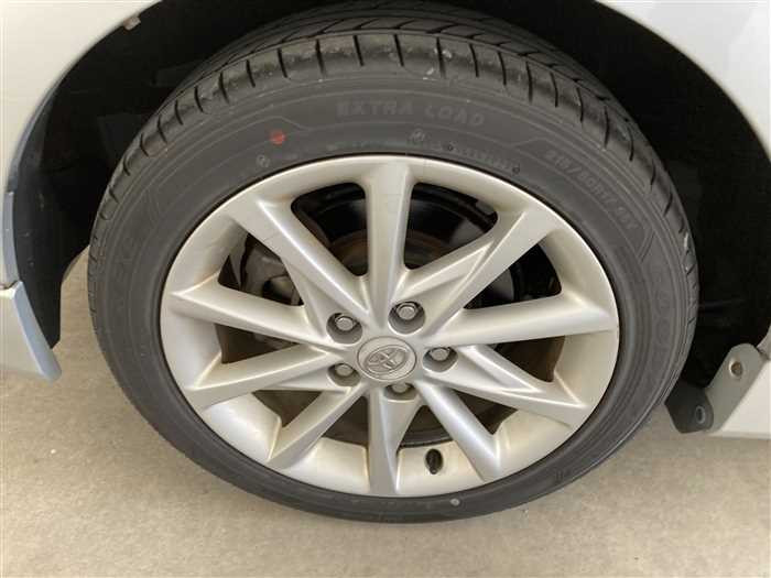 2012 Toyota Prius alpha DAA-ZVW41W (UW-69b2791410d9c)[8]