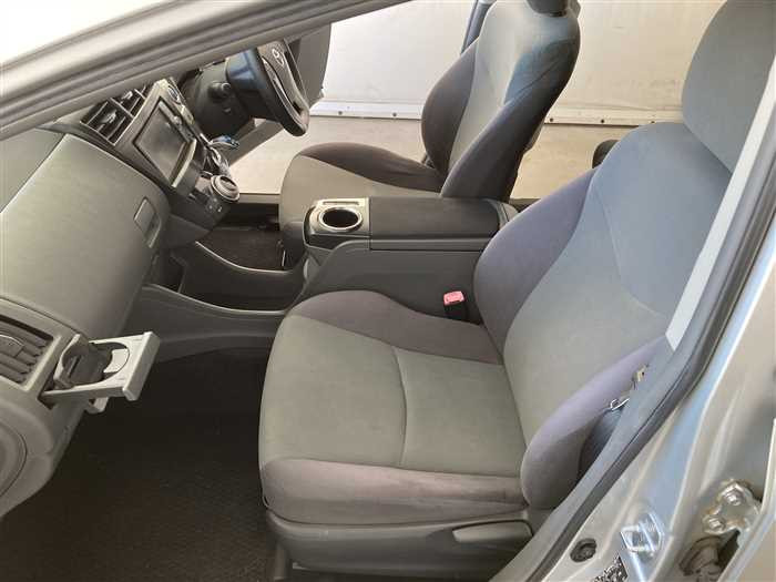 2012 Toyota Prius alpha DAA-ZVW41W (UW-69b2791410d9c)[14]