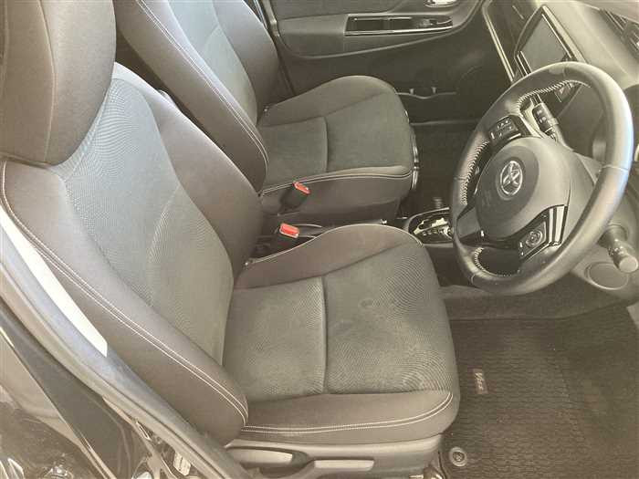 2017 Toyota Vitz DAA-NHP130 (UW-69b27915a41d2)[9]