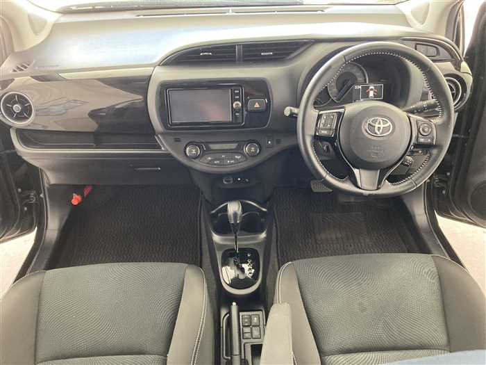 2017 Toyota Vitz DAA-NHP130 (UW-69b27915a41d2)[15]