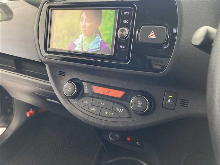 2017 Toyota Vitz DAA-NHP130 (UW-69b27915a41d2)[20]