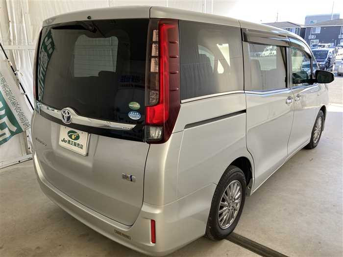 2016 Toyota Esquire DAA-ZWR80G (UW-69b279160e32d)[1]