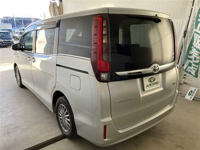 2016 Toyota Esquire DAA-ZWR80G (UW-69b279160e32d)[3]