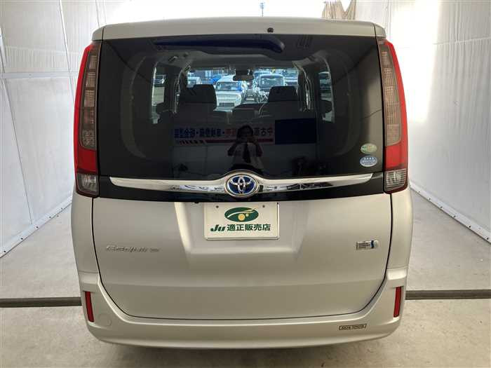 2016 Toyota Esquire DAA-ZWR80G (UW-69b279160e32d)[5]