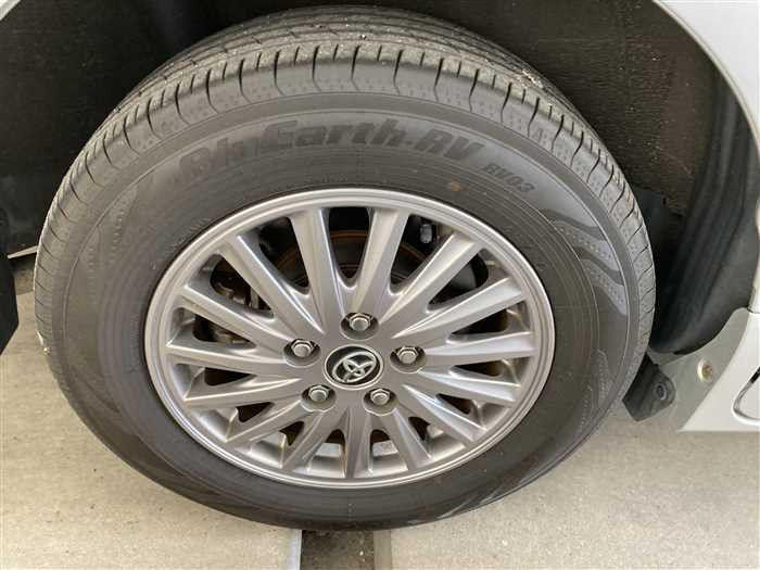 2016 Toyota Esquire DAA-ZWR80G (UW-69b279160e32d)[8]