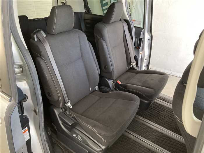 2016 Toyota Esquire DAA-ZWR80G (UW-69b279160e32d)[10]