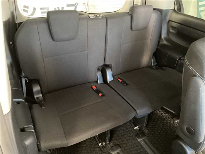 2016 Toyota Esquire DAA-ZWR80G (UW-69b279160e32d)[11]