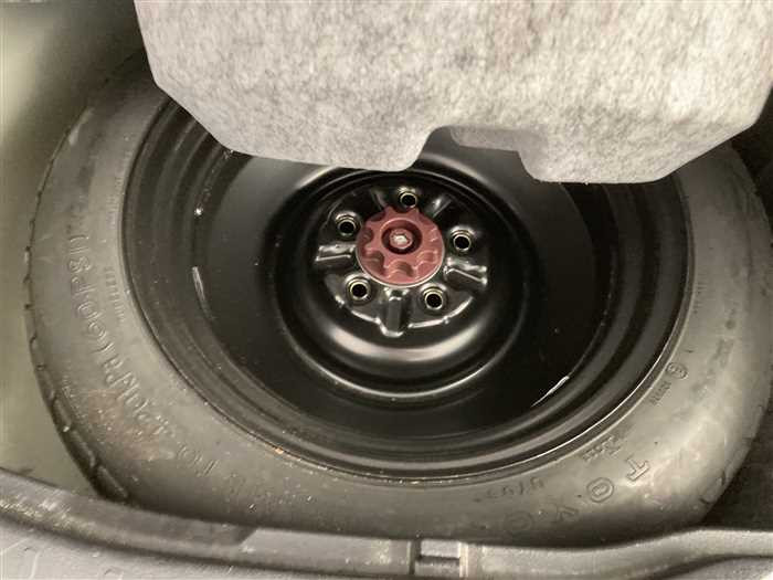 2016 Toyota Esquire DAA-ZWR80G (UW-69b279160e32d)[13]