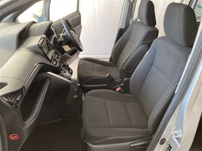 2016 Toyota Esquire DAA-ZWR80G (UW-69b279160e32d)[16]