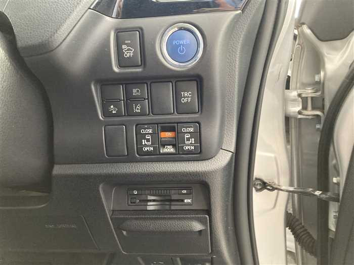 2016 Toyota Esquire DAA-ZWR80G (UW-69b279160e32d)[19]