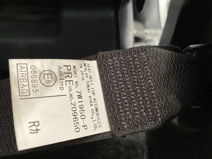 2016 Toyota Esquire DAA-ZWR80G (UW-69b279160e32d)[26]