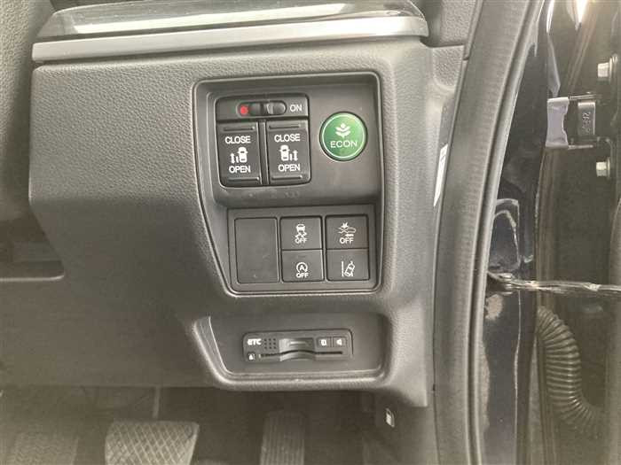 2015 Honda Odyssey DBA-RC1 (UW-69b279165c6c5)[18]