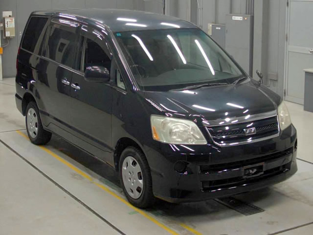 2007 Toyota Noah AZR65G