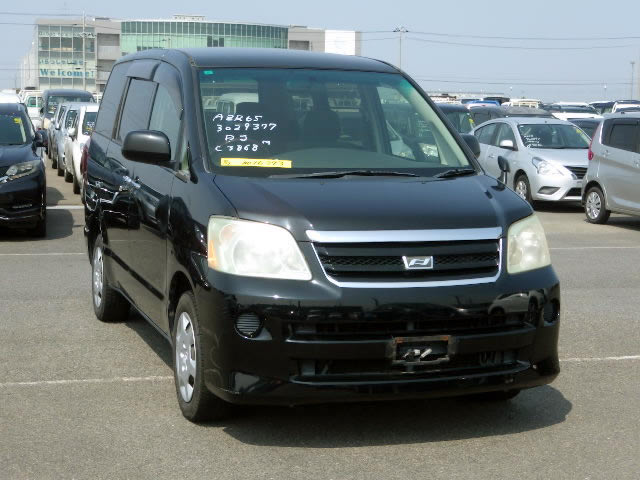2007 Toyota Noah AZR65G