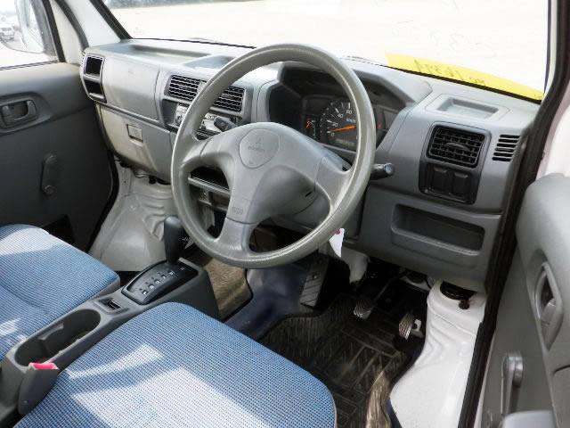 2000 Mitsubishi Minicab Truck U61T (UW-69d4813adec49)[10]