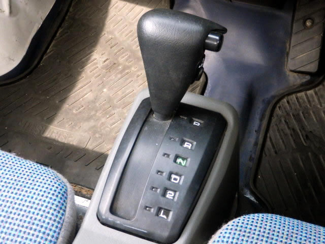2000 Mitsubishi Minicab Truck U61T (UW-69d4813adec49)[13]