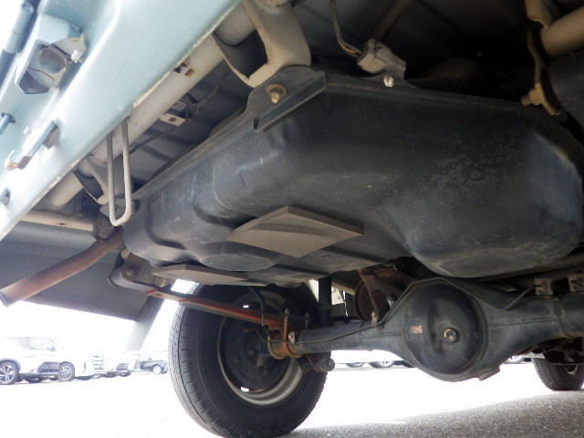 2000 Mitsubishi Minicab Truck U61T (UW-69d4813adec49)[19]