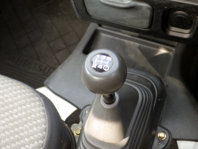 2000 Daihatsu Hijet Truck S210P (UW-69cf72211dfbc)[13]